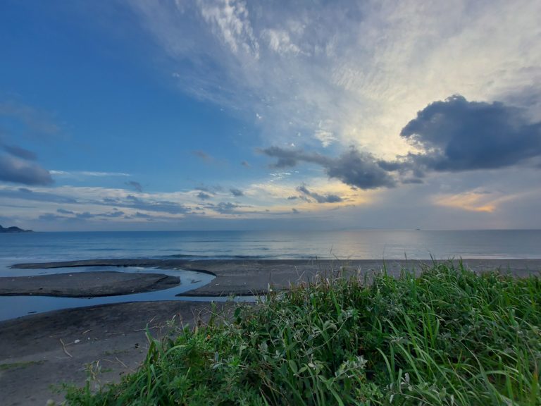 夕暮れ時の平砂浦海岸